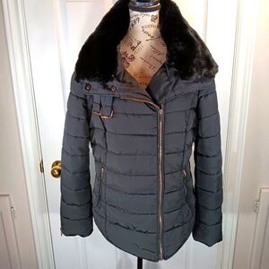 Suzy Shier Women's Black Faux Fur Collar Puffer Jacket Size M